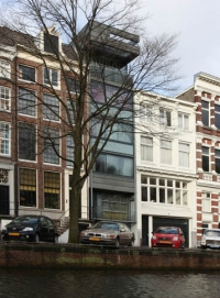 Nieuwbouw aan de Amsterdamse grachten (foto: Bart van Hoek)