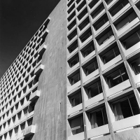 Koopmansgebouw Katholieke Economische Hogeschool  (foto Jan Versnel)