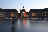 De waterspiegel in het centrum van Bordeaux (foto: Bart van Hoek)