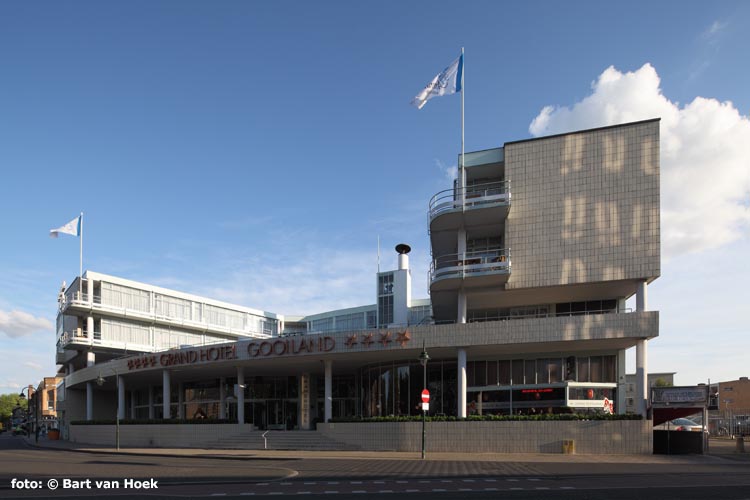 Theater en Hotel Gooiland, Hilversum, J. Duiker | Architectuurgids